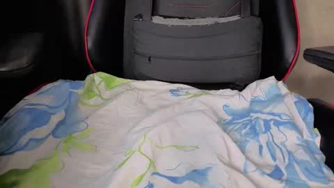 Snapshot of touch_me8 chatting on 10/23/25, 08:13 Arti online show from 10/23/25, 08:13