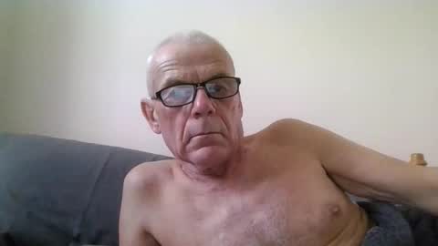 Snapshot of touche5656607203 chatting on 10/26/25, 12:00 touche5656607203 online show from 10/26/25, 12:00