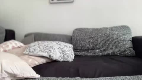 toulalan1992 online show from 10/30/25, 10:27