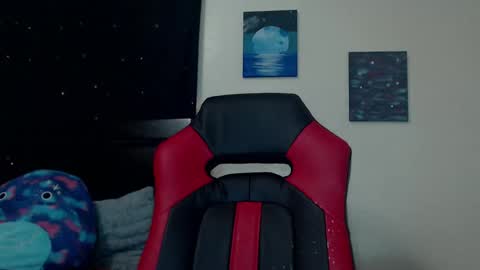 Snapshot of toxiclilly chatting on 12/17/24, 10:44 Lilly Miss Mistress Goddess Maam Queen Boss online show from 12/17/24, 10:44