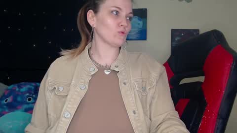 Snapshot of toxiclilly chatting on 12/21/24, 08:28 Lilly Miss Mistress Goddess Maam Queen Boss online show from 12/21/24, 08:28