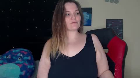 Snapshot of toxiclilly chatting on 12/22/24, 07:44 Lilly Miss Mistress Goddess Maam Queen Boss online show from 12/22/24, 07:44