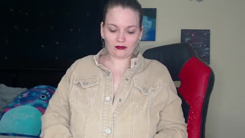 Snapshot of toxiclilly chatting on 01/01/25, 09:17 Lilly Miss Mistress Goddess Maam Queen Boss online show from 01/01/25, 09:17