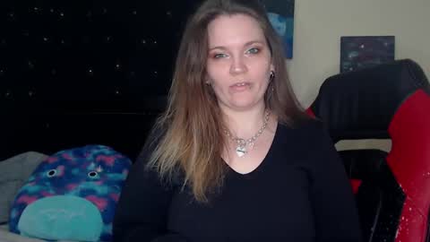 Snapshot of toxiclilly chatting on 02/06/25, 06:18 Lilly Miss Mistress Goddess Maam Queen Boss online show from 02/06/25, 06:18