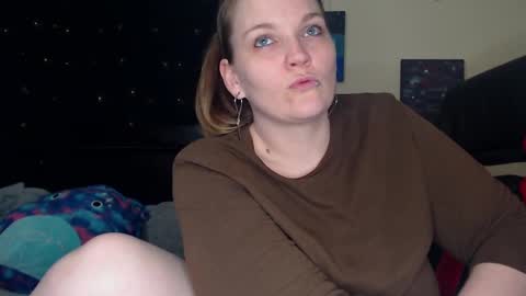 Snapshot of toxiclilly chatting on 02/09/25, 11:25 Lilly Miss Mistress Goddess Maam Queen Boss online show from 02/09/25, 11:25