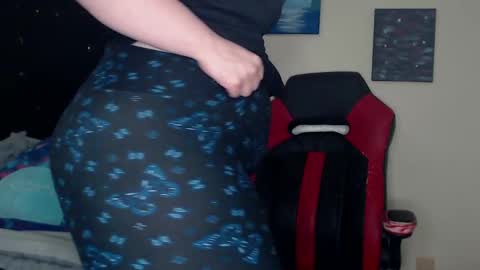 Snapshot of toxiclilly chatting on 02/23/25, 11:00 Lilly Miss Mistress Goddess Maam Queen Boss online show from 02/23/25, 11:00