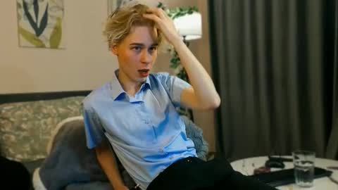 Snapshot of toxicpassion chatting on 11/23/25, 01:00 Max online show from 11/23/25, 01:00