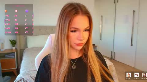 Snapshot of tracy_tay1or chatting on 06/18/26, 11:03 Tracy GMT2 Mon 3 AM - 4 PM Tue 3 AM - 4 PM Wed 3 AM - 4 PM Thur 3 AM - 4 PM Fri 3 AM - 4 PM online show from 06/18/26, 11:03