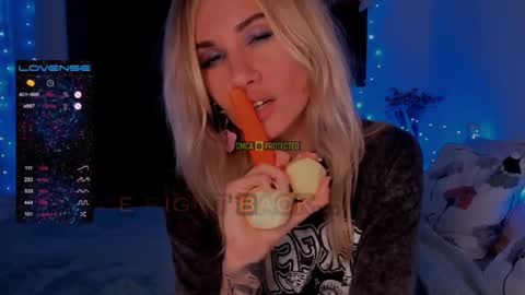 Snapshot of trafka_murafka chatting on 01/12/25, 11:04 Hey my name is Kiri Kiri online show from 01/12/25, 11:04