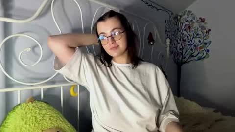 Amelia online show from 09/18/25, 06:21