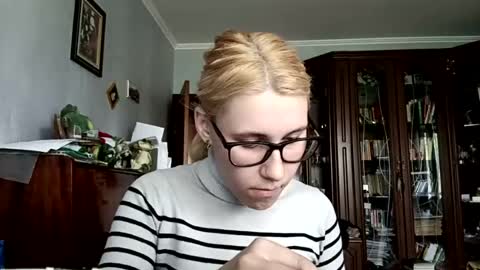 Snapshot of tranhardisty chatting on 05/12/26, 07:27 Lesly online show from 05/12/26, 07:27