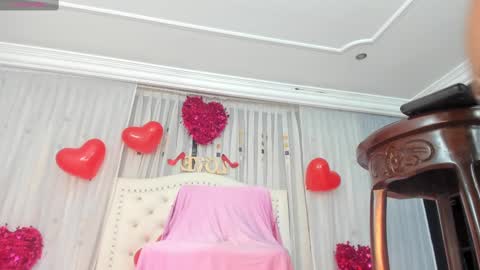 Juliana Giiraldo  online show from 02/13/25, 02:42