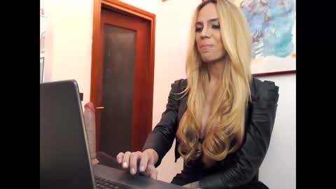 Snapshot of transexy8 chatting on 01/31/25, 04:59 transexy8 online show from 01/31/25, 04:59