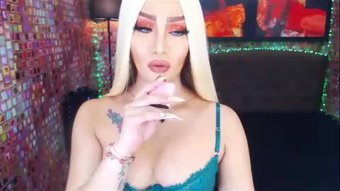 Snapshot of transplayfullolivia chatting on 02/17/25, 10:03 KYLIE BELLA  TS online show from 02/17/25, 10:03