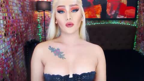 Snapshot of transplayfullolivia chatting on 02/18/25, 01:43 KYLIE BELLA  TS online show from 02/18/25, 01:43