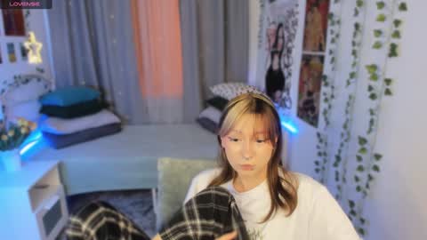 Snapshot of trapsaintgirl chatting on 01/14/25, 06:49 Nyuta Hartmann online show from 01/14/25, 06:49