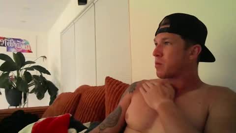 Snapshot of trash_man1989 chatting on 11/24/25, 01:05 trash_man1989 online show from 11/24/25, 01:05