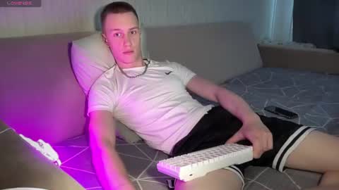 Travis online show from 07/05/26, 07:26