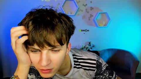 Travis online show from 12/03/25, 08:07