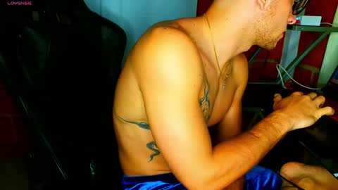 TRAVIS. online show from 04/18/26, 05:44