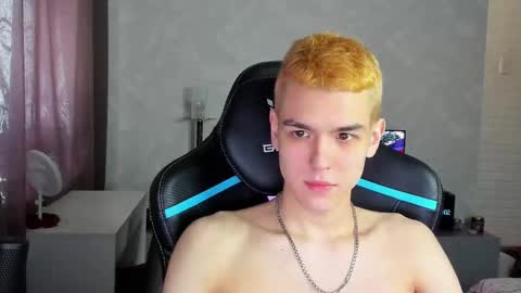 Snapshot of travisrivas chatting on 03/08/25, 08:00 travisrivas online show from 03/08/25, 08:00