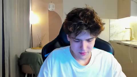 Snapshot of travisrivas chatting on 10/02/25, 04:19 travisrivas online show from 10/02/25, 04:19