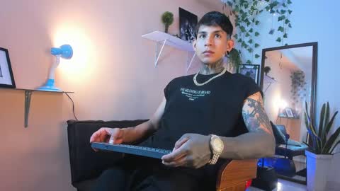 TRAV - INDEPENDENT MODEL online show from 01/27/25, 04:20