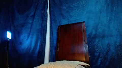 TRAV - INDEPENDENT MODEL online show from 01/30/25, 07:04