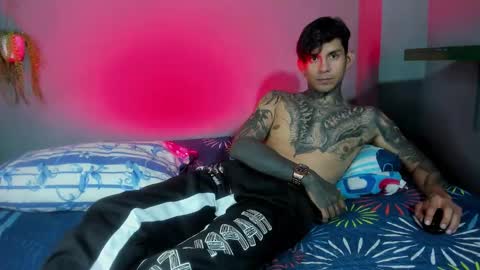 TRAV - INDEPENDENT MODEL online show from 10/01/25, 01:00