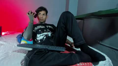 TRAV - INDEPENDENT MODEL online show from 10/04/25, 01:14