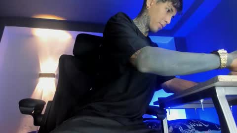 TRAV - INDEPENDENT MODEL online show from 11/19/25, 09:59