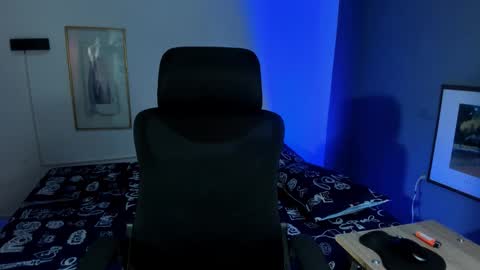 TRAV - INDEPENDENT MODEL online show from 11/23/25, 11:54