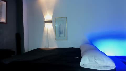 TRAV - INDEPENDENT MODEL online show from 11/30/25, 06:34