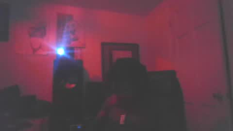 Snapshot of tray713152 chatting on 05/06/26, 01:14 10Thickness online show from 05/06/26, 01:14