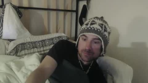 TreeHugger queer online show from 11/23/25, 03:39