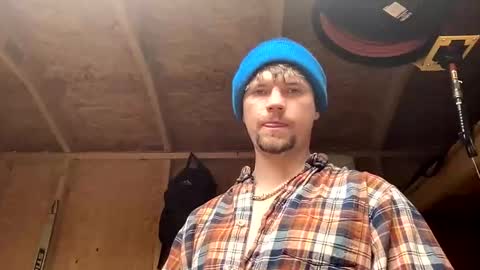 Snapshot of treeman817 chatting on 02/01/26, 06:17 treeman817 online show from 02/01/26, 06:17