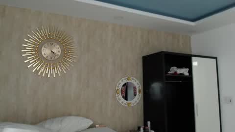 Sarah And Jon online show from 12/27/24, 03:09