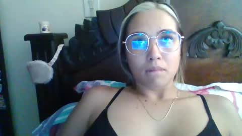triana_bell online show from 02/03/25, 08:03