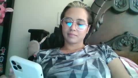 triana_bell online show from 02/07/25, 06:02