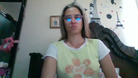 triana_bell online show from 02/17/25, 04:37