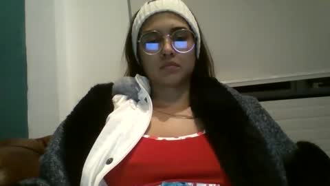 triana_bell online show from 12/01/25, 01:32