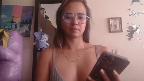 triana_bell online show from 04/29/26, 05:17