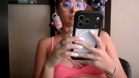 triana_bell online show from 07/08/26, 05:50