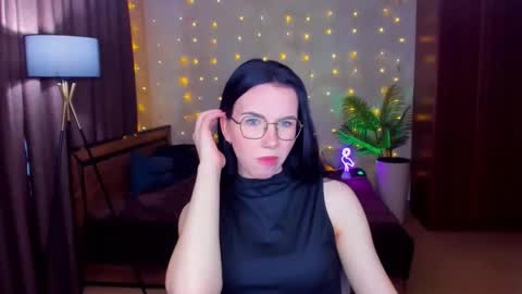 TriciaDaisy online show from 04/21/26, 06:41