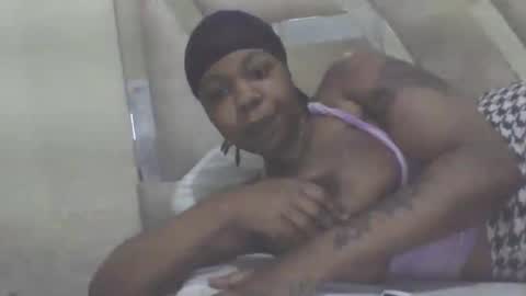 trinahluicy online show from 05/01/26, 03:38