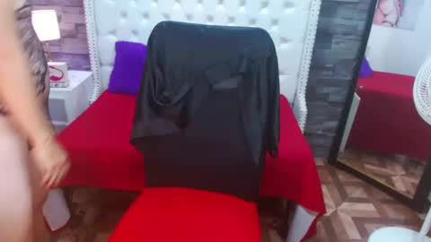 Snapshot of trinity_tsx chatting on 12/31/24, 04:46 SOFIA online show from 12/31/24, 04:46