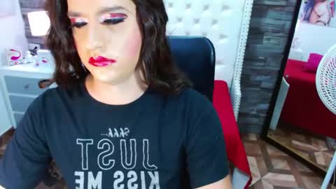 Snapshot of trinity_tsx chatting on 02/05/25, 04:48 SOFIA online show from 02/05/25, 04:48