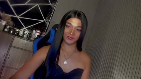 Snapshot of trinityfucksyou chatting on 02/21/25, 01:33 Ms Ella online show from 02/21/25, 01:33