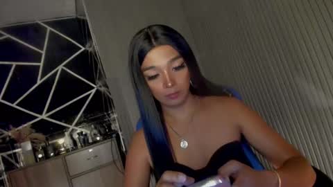 Snapshot of trinityfucksyou chatting on 03/08/25, 03:35 Ms Ella online show from 03/08/25, 03:35