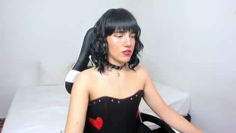 Snapshot of trinydoll chatting on 01/09/25, 12:30 Triny online show from 01/09/25, 12:30